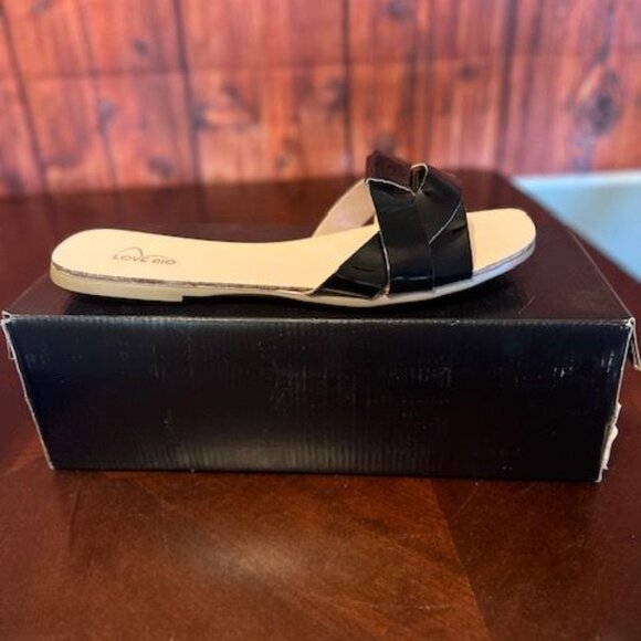 Black slide Patent Leather Slide Sandals By Love Rio Size 8  Slip-on design - Picture 1 of 4